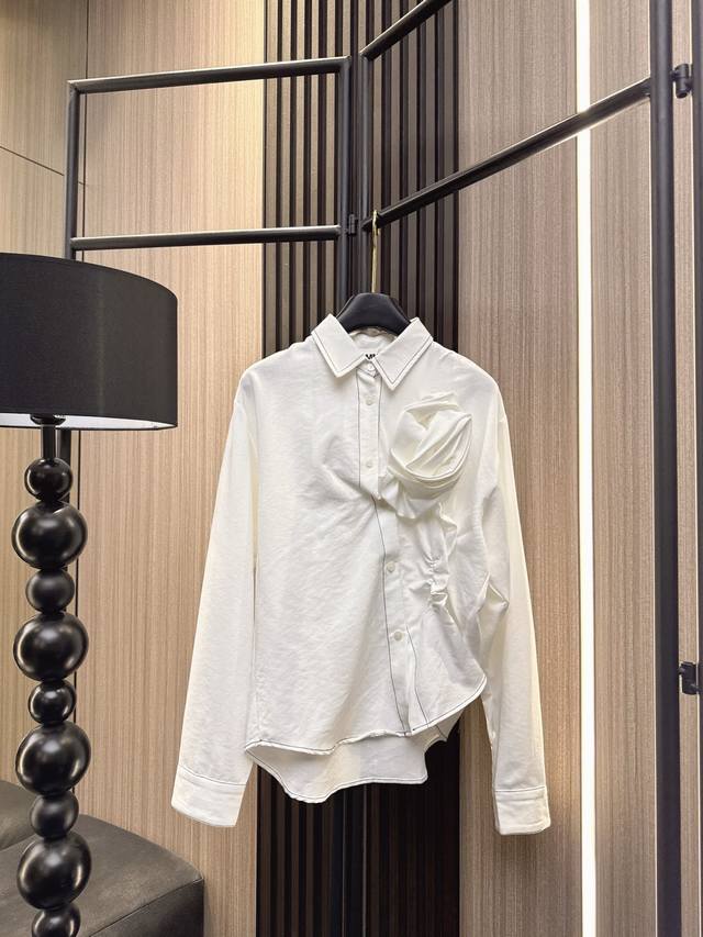 Mm6 A romantic must-have for Autumn/Winter 2025! A long-sleeved shirt with a 3D