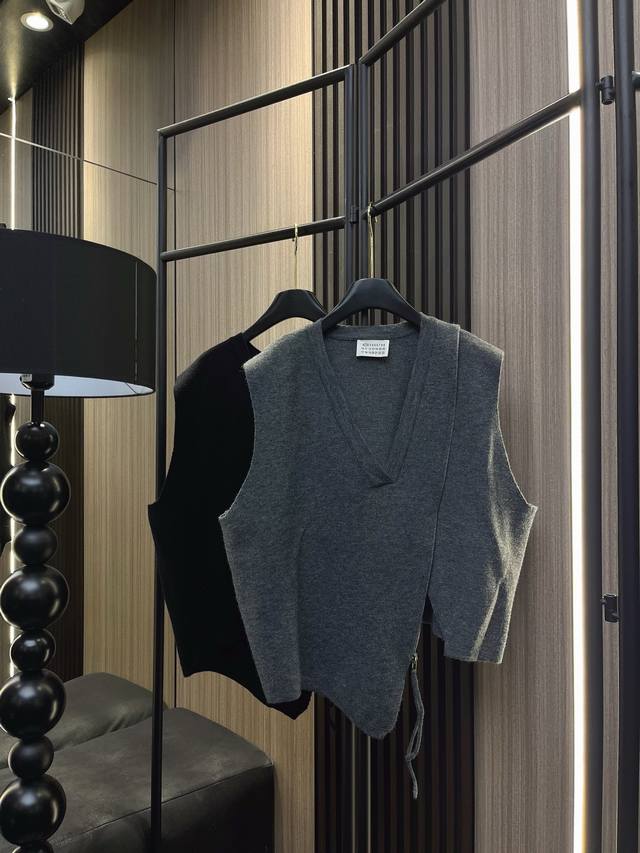 Magella's new autumn/winter vest combines comfort and style! Made from a select