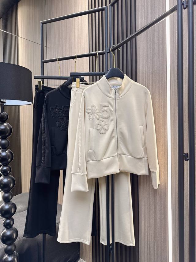 Chanel 2025 Autumn/Winter New Set - Chanel-inspired beaded floral set. Exquisite