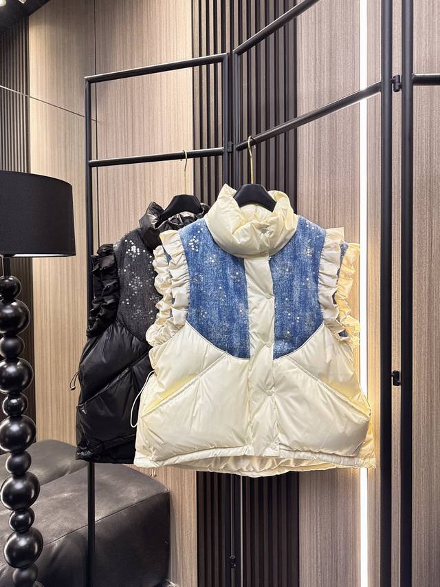 Mm6 A must-have from the 2025 Autumn/Winter new arrivals! A sequined denim patch