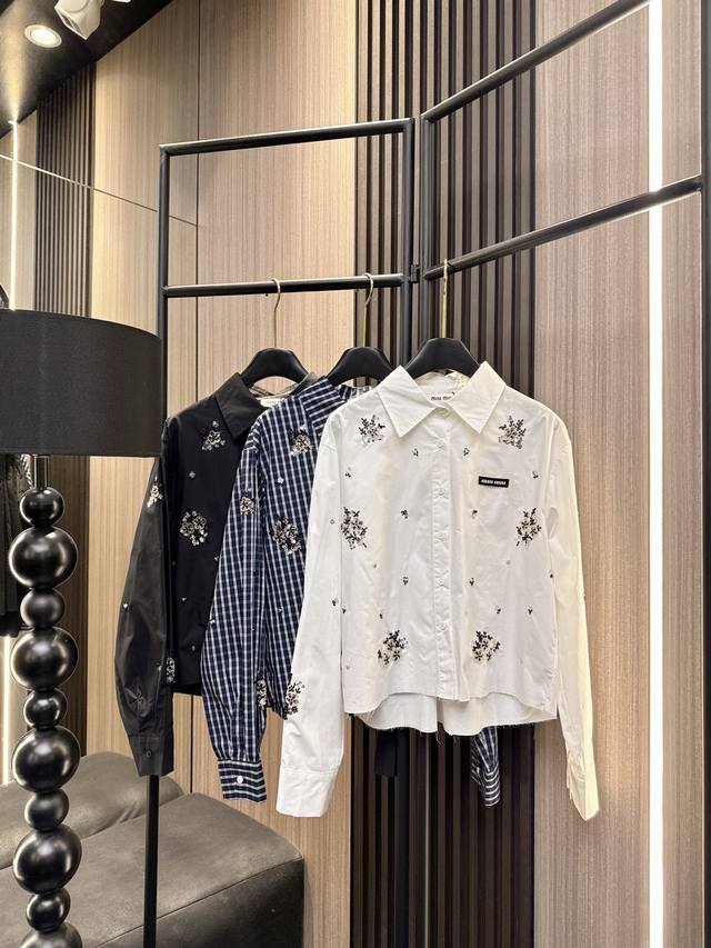 Miumiu's Fall/Winter 2025 new collection is here! A plum blossom-shaped sequined