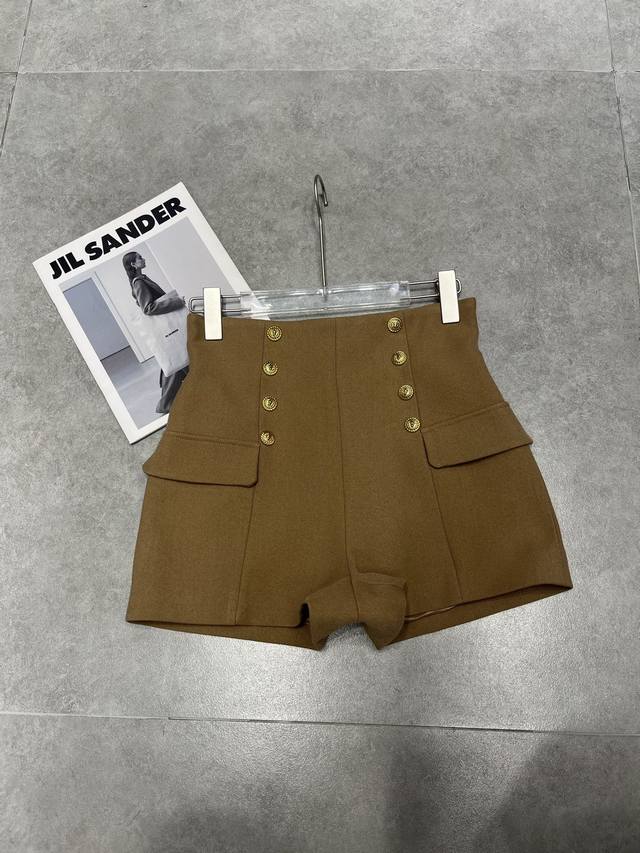 2025 New B Brand Gold Buckle High Waist Shorts, Slim Fit, Stylish and Versatile,