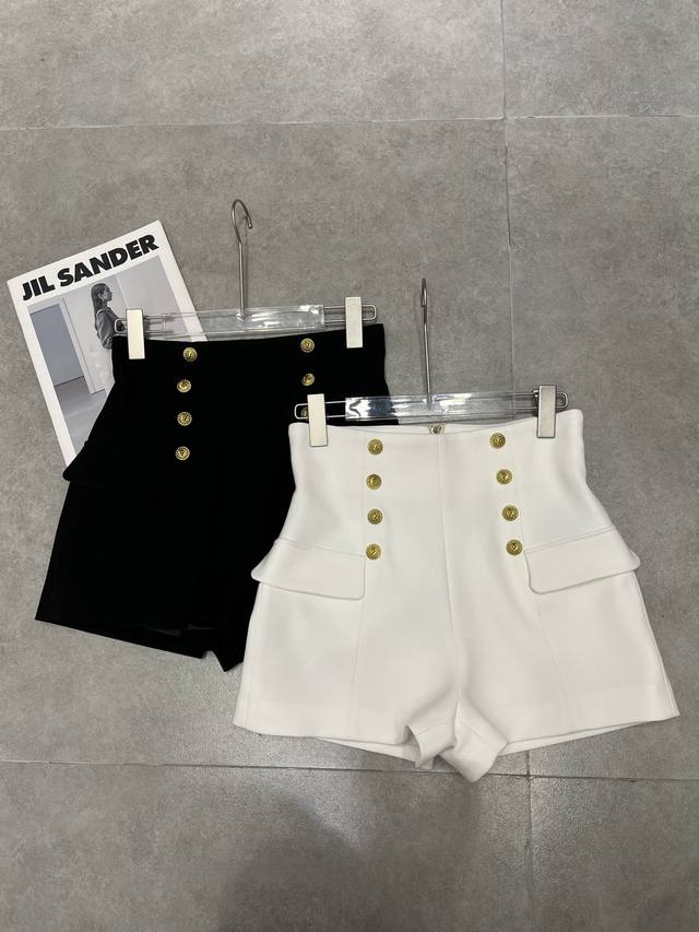 2025 New B Brand Gold Buckle High Waist Shorts, Slim Fit, Stylish and Versatile,