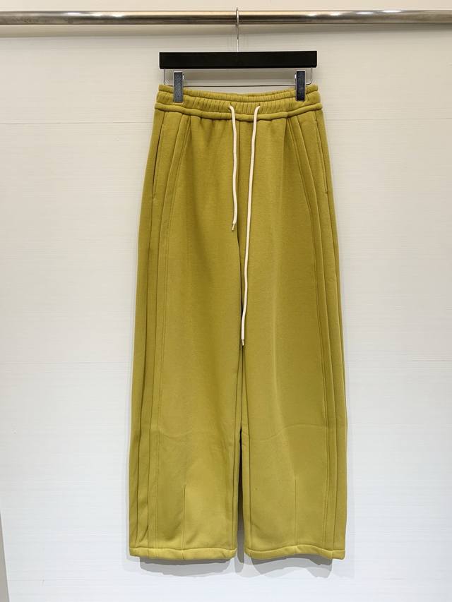 Mm6 2025 Autumn/Winter New Arrival Fleece-Lined Casual Curved Pants, a must-have