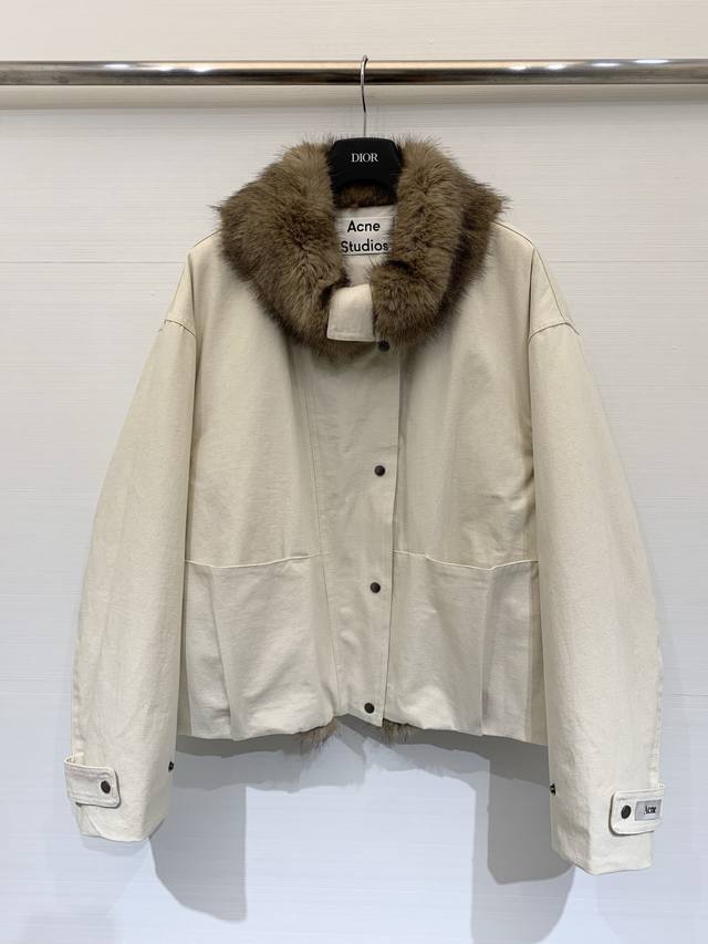 Acne Studios Fall/Winter 2025 Runway Look: This cotton-linen down jacket feature