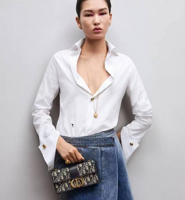 New Dior Solid Color Bee Embroidered Off-Shoulder Blouse (Ddd) Two Colors, Three