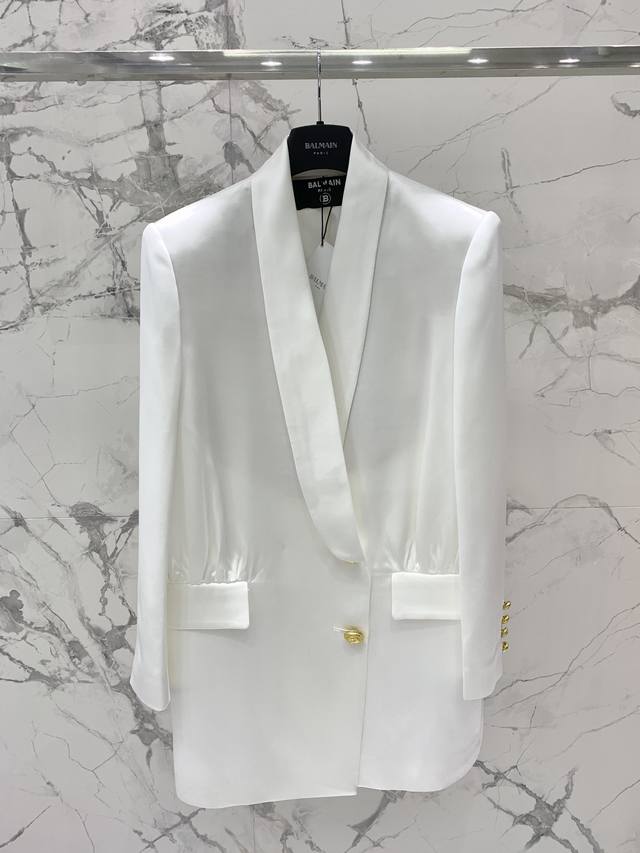 New vintage-style acetate suit dress from Bale's collection. Loose fit, three-di