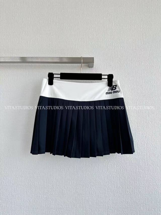 Hot Selling Item, Limited Stock Available! Pleated Color-Blocked Mini Skirt, Bla