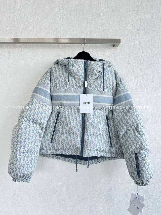 New Pre-sale Logo Hooded Jacket Made of 100% Polyester Fabric The fabric has exc