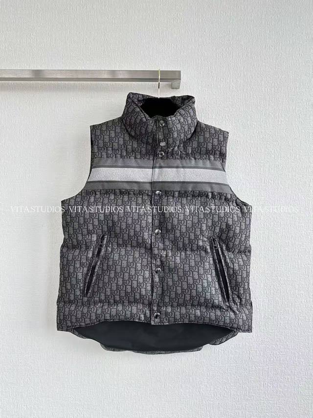 New Pre-sale Logo Stand Collar Vest Made of 100% Polyester Fabric The fabric has