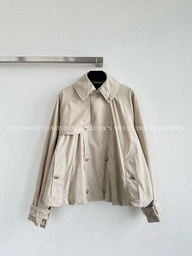 Hot Selling In Stock Subtle Patterned Logo Short Trench Coat Made of 100% cotton