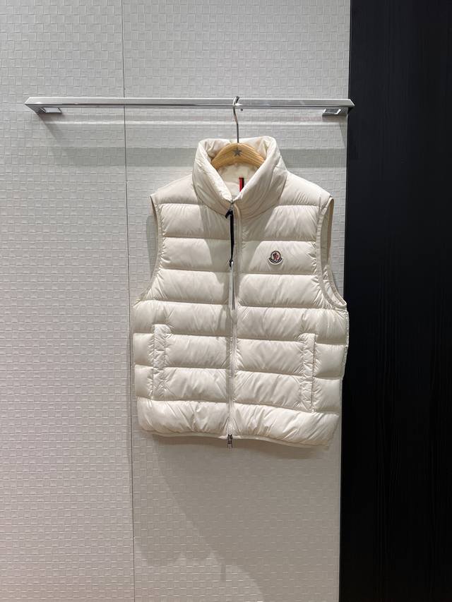 New Moncler Classic Stand Collar Goose Down Vest with Logo Badge Decoration on C