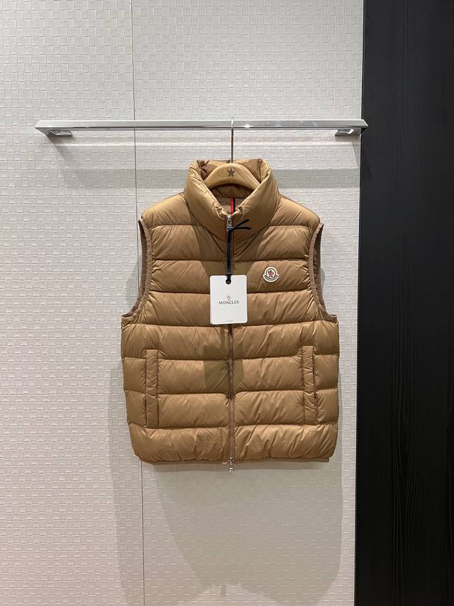 New Moncler Classic Stand Collar Goose Down Vest with Logo Badge Decoration on C