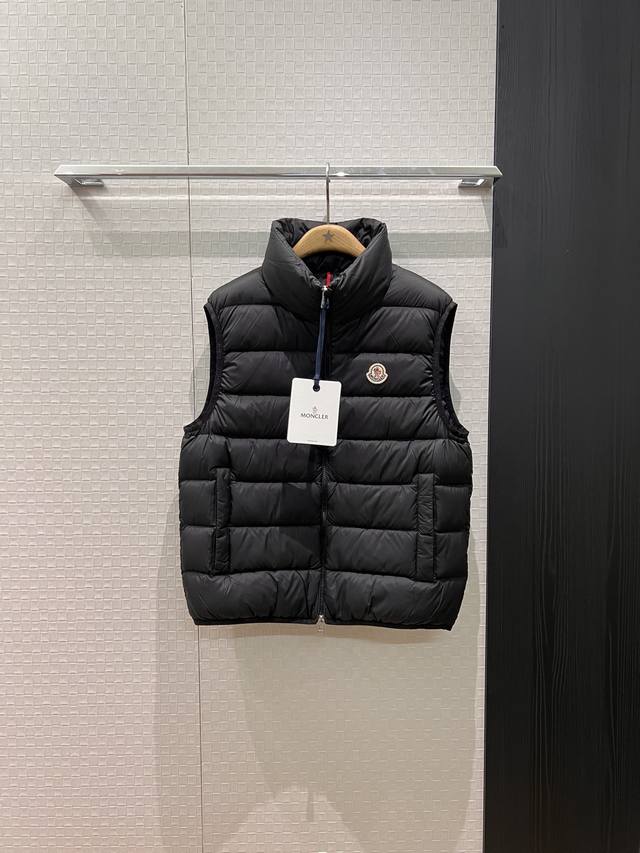 New Moncler Classic Stand Collar Goose Down Vest with Logo Badge Decoration on C