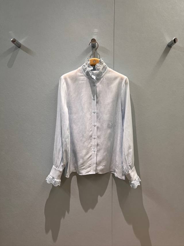 New embroidered lace stand-up collar linen shirt with a striking logo trim at th