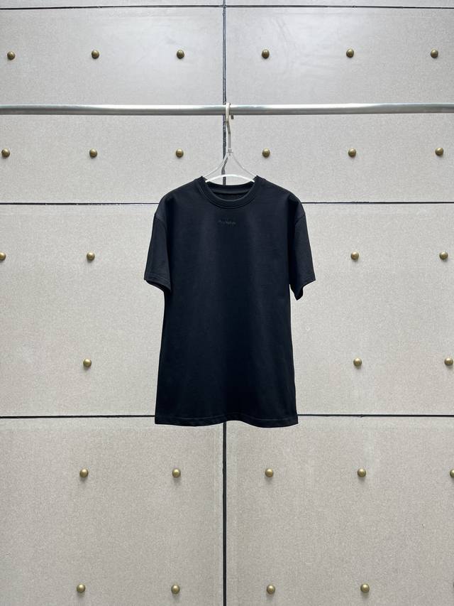 Embroidered Letter T-shirt! Cotton, two colors, sizes S, M, L, D.