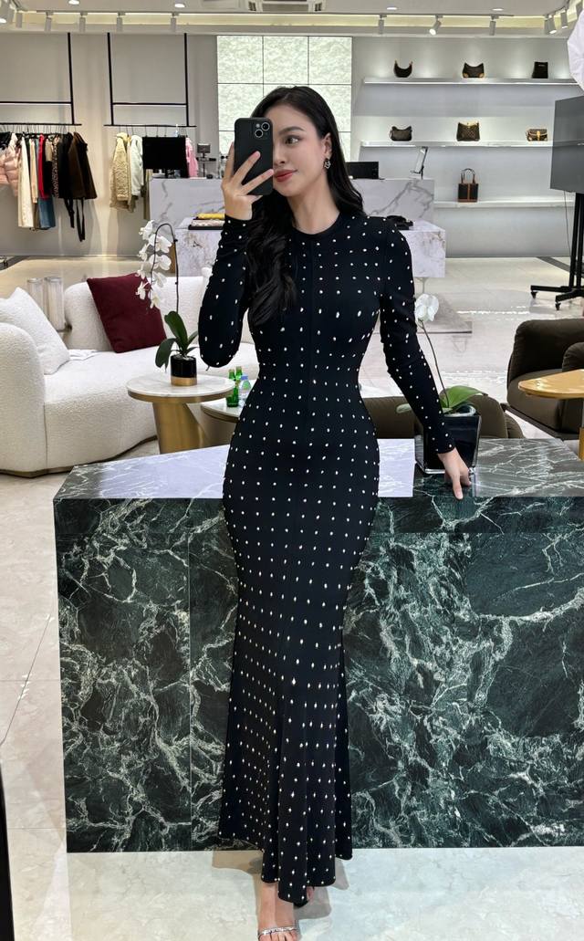 Round neck rhinestone dress! Black/Skin tone, Sizes S, M, D, D