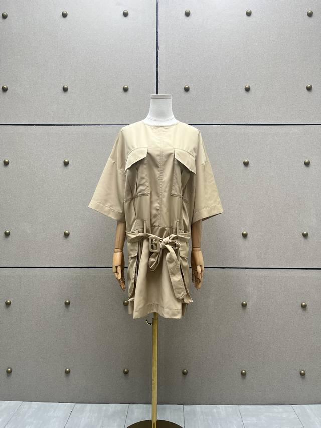 Loose-fitting belted dress! Available in two colors: S, M, L, D.