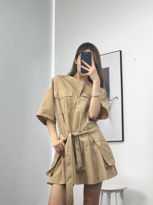 Loose-fitting belted dress! Available in two colors: S, M, L, D.