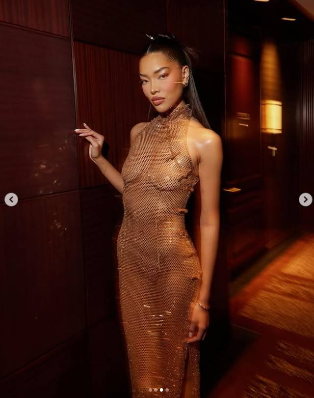 A modern, innovative Chinese-style dress with openwork and full rhinestone detai