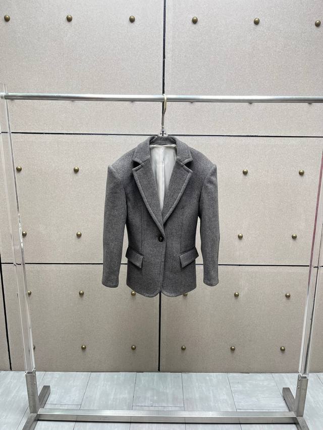 Magda wool fitted blazer! Wool Sml Ddd