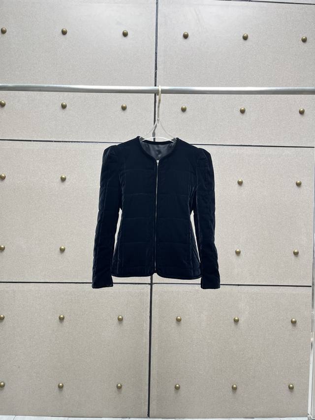 Velvet Quilted Jacket! Available in two colors: Small, Medium, Large, Small.