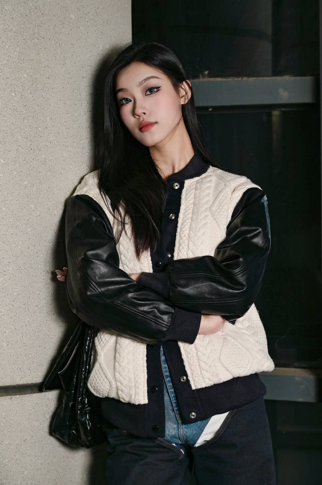 Leather-trimmed wool knit down jacket! Filled with white duck down, Sml Ddd