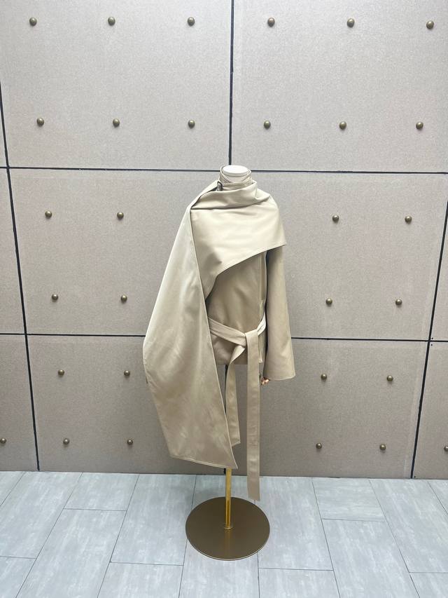 Two ways to wear a short trench coat! Sml Ddd