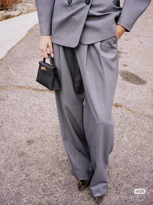 High-waisted wide-leg trousers! Sml Ddd