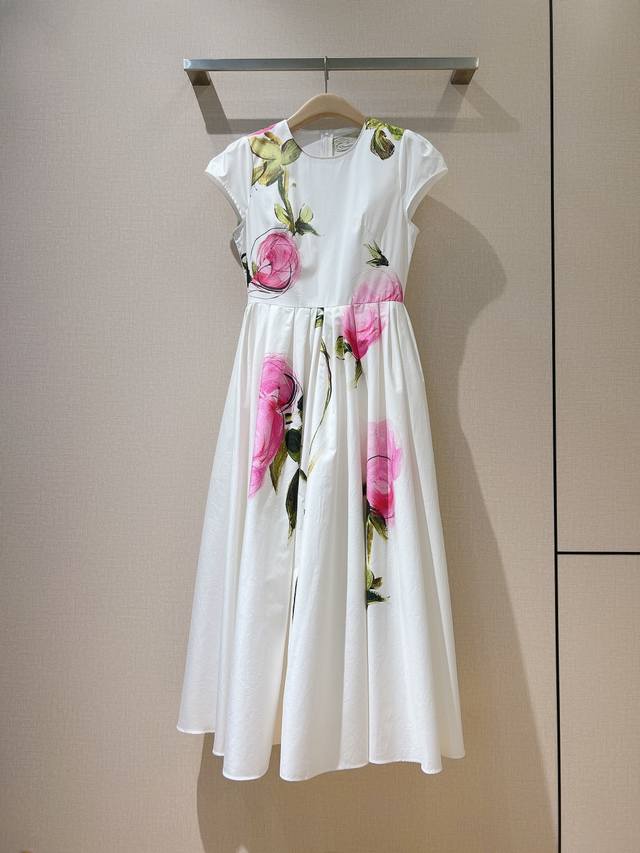 Oscar De La Rent*A 25New Pink lollipop rose print, featuring a French-style roun