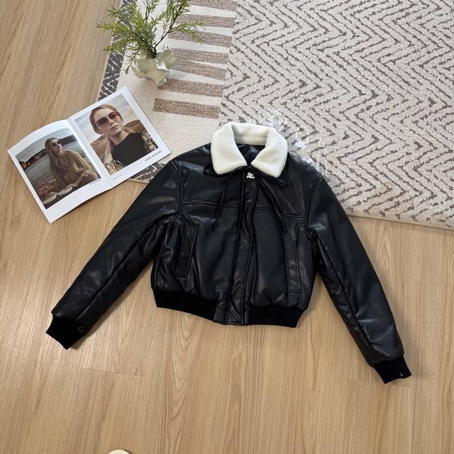 Stylish and chic niche 2025 autumn/winter coat with fur collar and cotton-leathe
