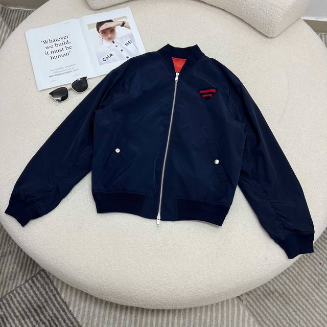 Celebrity-style Pd 25 knit baseball jacket with triangle logo decoration. This s