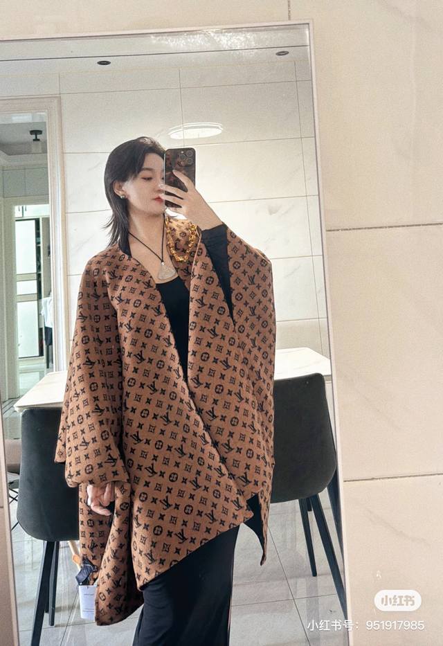 2025 New Autumn/Winter Classic Letter Double-Sided Cashmere Cape with Tassel Sha