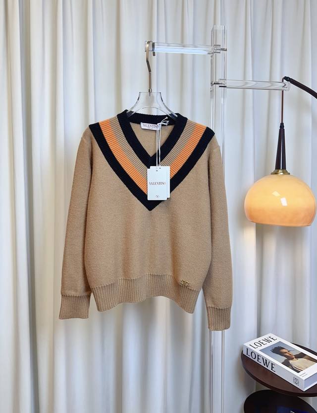 Va** New metal buckle logo V-neck wool top, custom-made and knitted wool fabric,