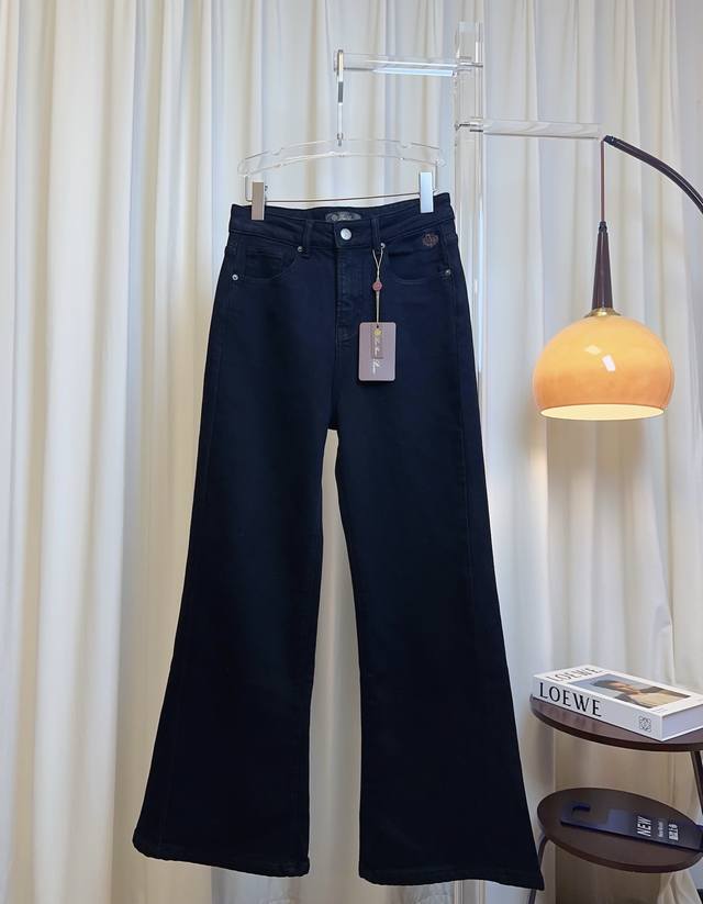 Lor** New style straight-leg flared jeans with embroidered logo on the front and