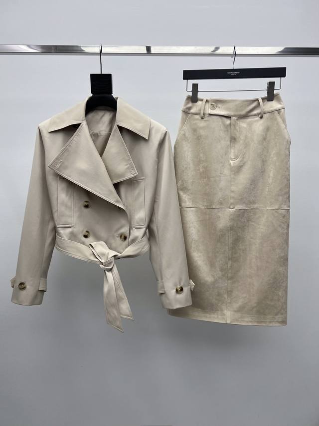 Helsa* Suede Skirt Set Helsa's new Office Lady series, creating practical yet el