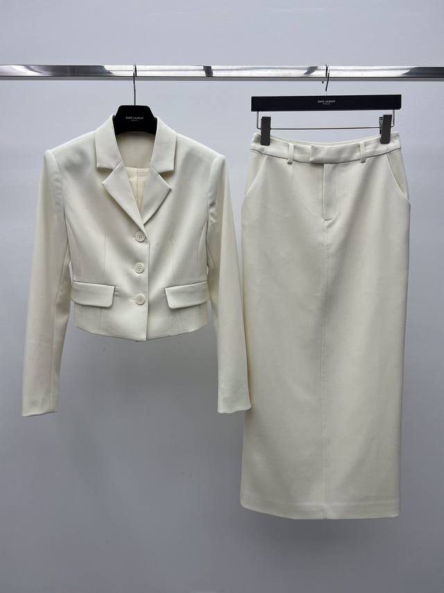 Helsa* Short Jacket Set The set includes a cream-white short blazer and a high-w Helsa* Short Jacket Set The set includes a cream-white short blazer and a high-w