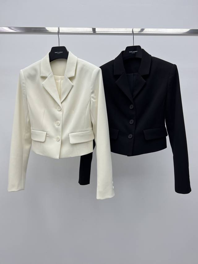 Helsa* Short Blazer Short, fitted waist cut, single-breasted closure Pleated wai Helsa* Short Blazer Short, fitted waist cut, single-breasted closure Pleated wai