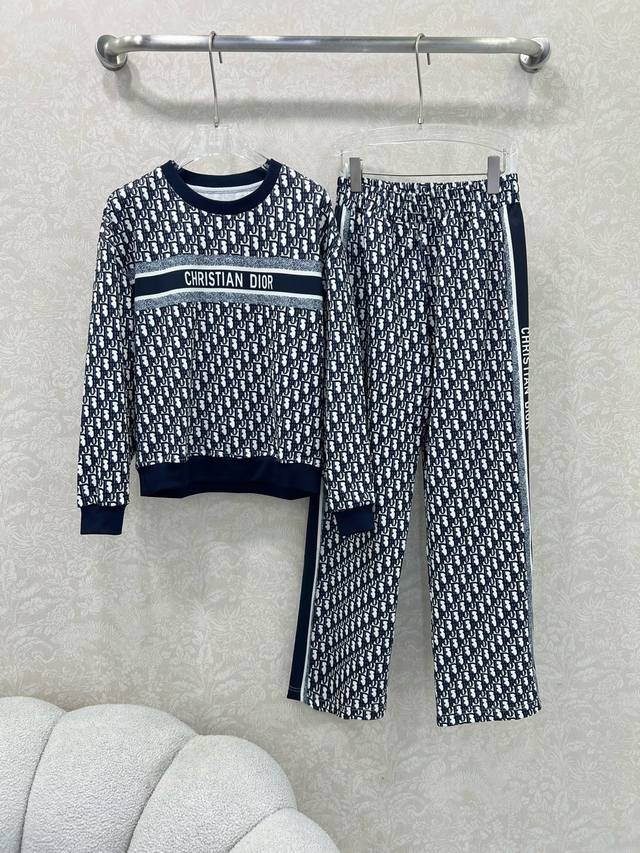 Dio*25 New Casual Sportswear Set - Available as a set. The set includes a round