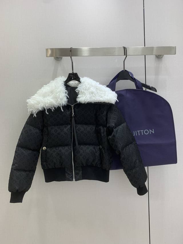 A striking Lv*2025 Autumn/Winter new style jacquard down jacket with a fur colla