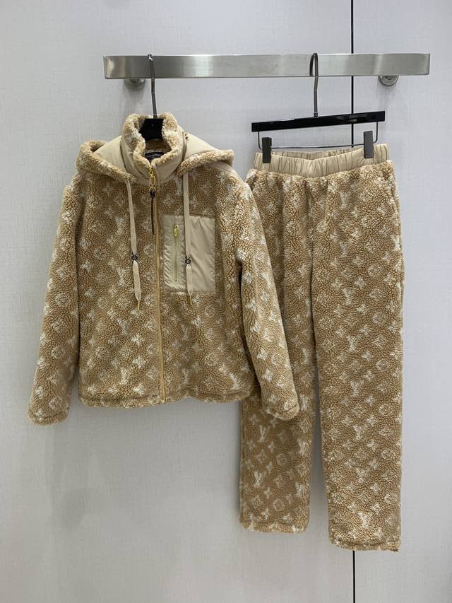 Highly recommend Lv*2025 Autumn/Winter New Plush Hooded Leather Patch Jacket and