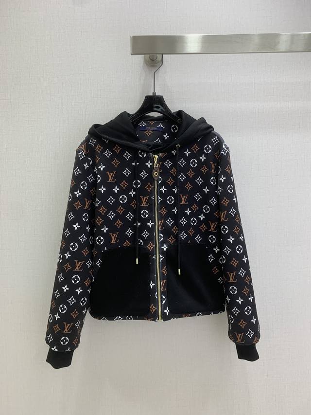 Highly recommend the Lv*2025 Autumn/Winter New Hooded Air Layer Printed Jacket!