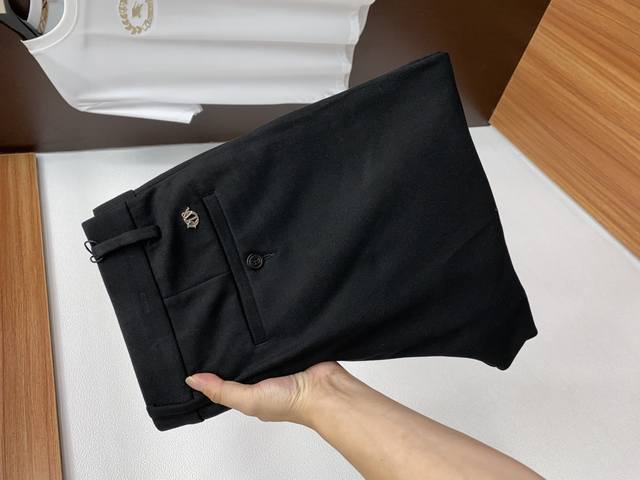Dior 2025 Fall/Winter New Casual Suit Trousers. Clean and crisp cut, full of urb