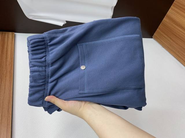 Stone Island 2025 Autumn/Winter New Casual Pants: Clean and crisp cut, full of u