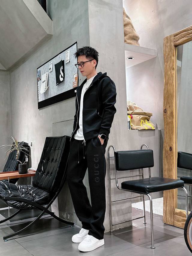 Gucci 2025 Early Autumn New Casual Suit! Same as in boutiques. Exquisite and hig