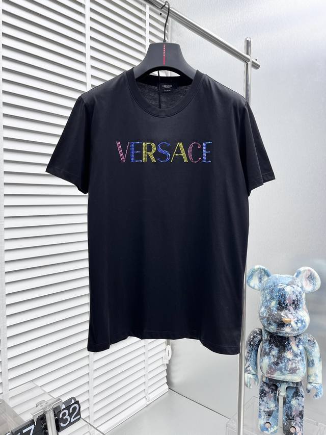Versace* 24Ss New Short-Sleeve T-Shirt, featuring a custom-designed Australian d