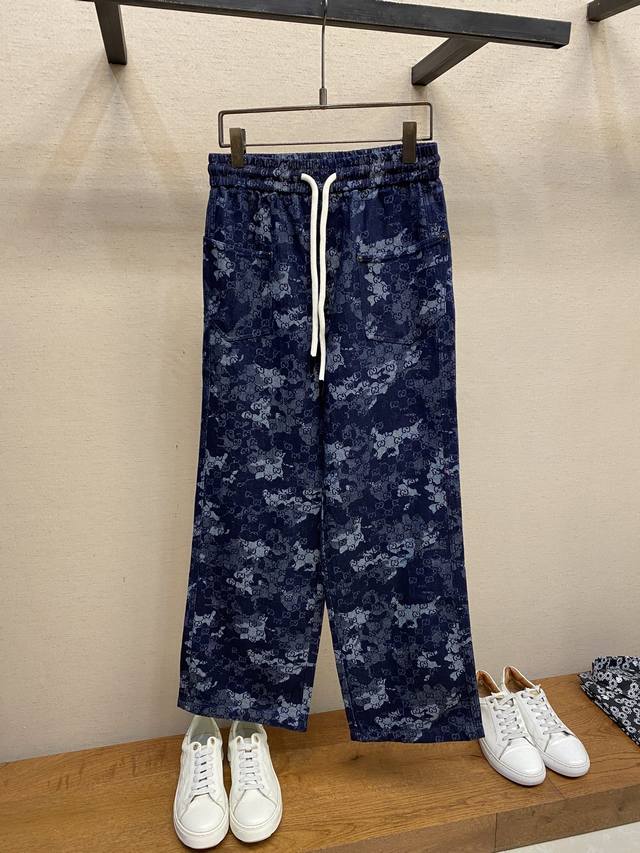 Gucci Men's Casual Pants - Latest Style, Unbeatable Fit! A must-have! These pant