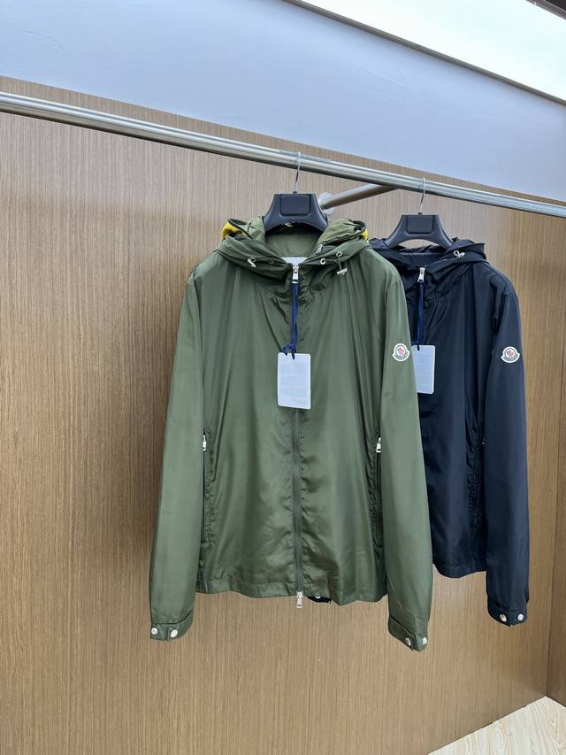 New Arrival Mon2570 Exclusive New Hooded Jacket. A stylish and simple jacket, th