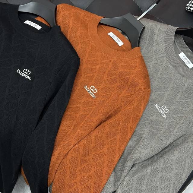 Valentino Autumn/Winter New Knitted Wool Sweater, featuring a color-blocked stri