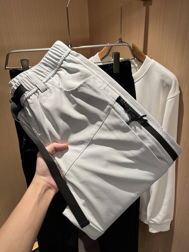Arcteryx 2025 Autumn/Winter New Casual Sports Style Pants. When it comes to outd